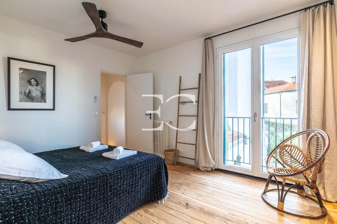 Easy Cles- Town House Garden Hammam Villa Biarritz 0*,  Frankrig